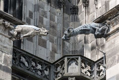 Gargoyles:  Un voyage fantastique dans le temps et une exploration fascinante de la nature humaine!