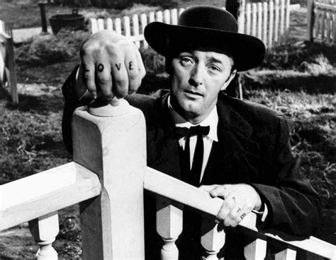 Pourquoi The Night of the Hunter est-il un chef-d’œuvre sombre et envoûtant avec une performance emblématique de Robert Mitchum ?